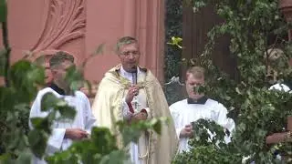 Fronleichnam Fulda 2024 - Das Te Deum an der Stadtpfarrkirche