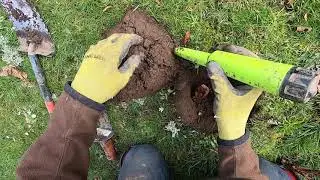 LIVE DIG RELIC ACTION!! Anfibio hits on small bale seal at permission.