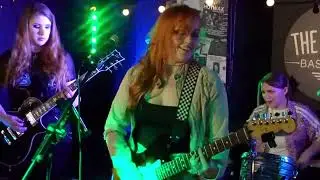 IO - Girly Pops (Live @ The Sussex Arms, Tunbridge Wells - 13th December 2025)