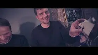 LARRIKINS - Mit dem R&uuml;cken zur Wand [Offizielles Video]