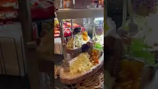 Разнообразная еда в Ma Biche Kemer, от мясных блюд  до японской кухни и морепродуктов.