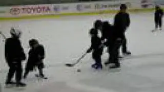 Jasper & Zoey hit the puck with Daddy