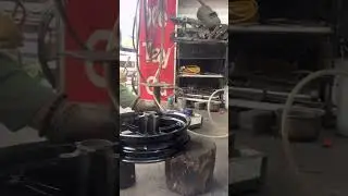 Nắn vành đúc nặng đếm mấy cũng chỉ cần cây búa
