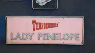 Thunderbirds Are Go! 57307 Lady Penelope & 66108 clean the rails of leafs