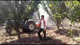 आधुनिक तरीके से संतरे के बगीचे में दवाई का स्प्रे(mitra orangemaster)
