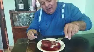 Pere caramelizate ,cu zahar ,vin ,cognac ,si alte icrediente ,desert usor ,si cel mai bun.ala Lai.