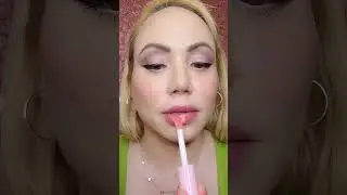 Covergirl Yummy Gloss Peach Out Swatch 2024 #yummygloss #covergirl