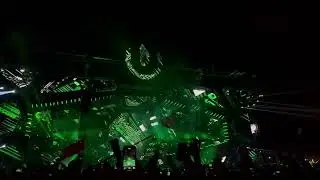 Hardwell honored Avicii - Wake Me Up Remix live at Ultra Music Festival Miami 2025