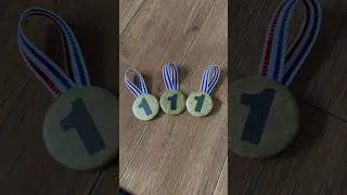 DIY mini medal with button press