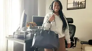 What&rsquo;s in my bag! Coach Soft Empire Carryall  Bag size 40 in the color Navy. #coachhandbag #coach