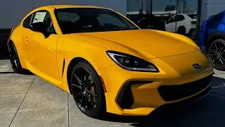 Subaru BRZ tS 2026 серии, жёлтая версия, на открытом воздухе под солнцем.