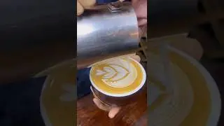 Latte Art Tutorial: Wing Tulip #barista #coffee #latte #latteart #wingtulip