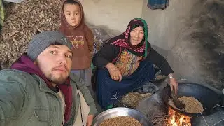 امروز گندم بریان کردیم و سوغاتی ها را آماده نمودیم🥰