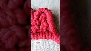 Macrame Heart Keychain 💖 | Easy Valentine Gift Idea | #shorts #macrameheart #valentinegift #keychain