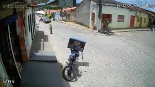 Acidente envolvendo duas motos na Pra&ccedil;a de Nova Cruz e comerciantes pedem redutor de velocidade