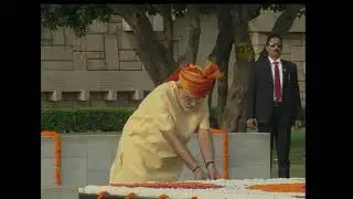 PM Modi pays tributes at the Samadhi of Mahatma Gandhi at Rajghat on 71st Independence Day