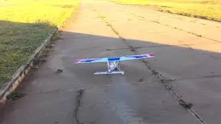 Decolando com aileron invertido