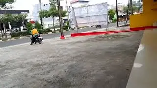 #assalamualaikum suwasana pagi hari Minggu sepi senyap  ku duduk di depan ruko 😁🤣
