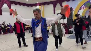 Tamer gezer çalıyor,Mehmet Sergelya oynuyor DİYARBAKIR HALAYI.