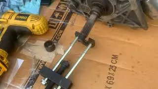Harley Davidson transmission 5 speed inner bearing race from output shaft using Ultima tool
