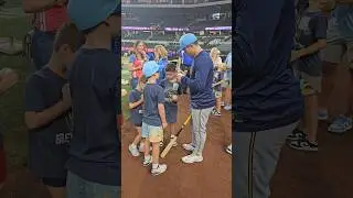 Isaac Collins Signs Autographs for Young Baseball Fans 🔥⚾️💯