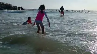Hai con sóng va vào nhau Kỳ lạ