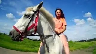 Настя купается с лошадью г.Железнодорожный