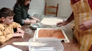 Empanada rellena de verduras y atún, con masa casera, cómo decorar una empanada