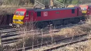 4M25 - DB90's - Multimodal (90019) leading Jack (90036) out of the mucky hole at Crewe - 20th Jan 22