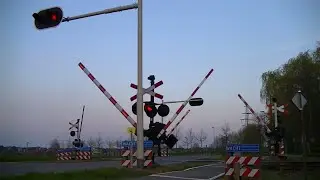 Spoorwegovergang Zevenaar // Dutch railroad crossing