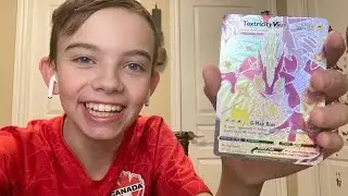 Opening a Crobat VMAX Shining fates collection box!