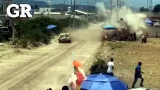 Se estrella en carrera de carcachas