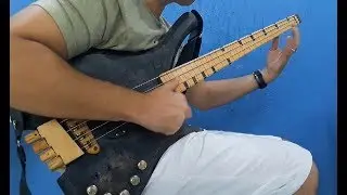 SLAP ON A FRETLESS BASS