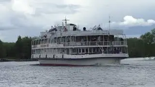 Теплоход Григорий Пирогов  Проект: 305, тип Дунай идет вверх по Москва-реке