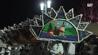 Ein Lichtermeer beim traditionellen Glöcklerlauf
