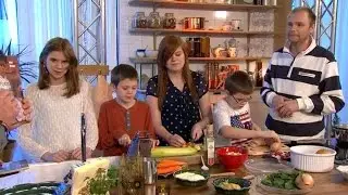 Sjubarnspappan lagar mat med sina barn - Nyhetsmorgon (TV4)