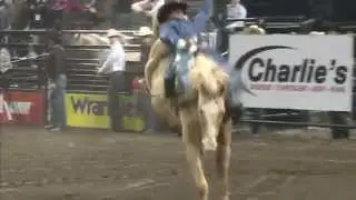 Epic Bareback Rigging Failure from rider Erik Wolford