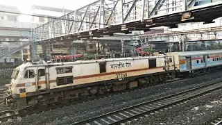 ET WAP-7 37248 Tows 22129 Tulsi SF Express | Mumbai LTT&ndash;Ayodhya Cantt Crawling Through Thakurli