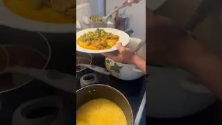 Domingo # vamos almo&ccedil;ar # galinha#polenta#quiabo😋