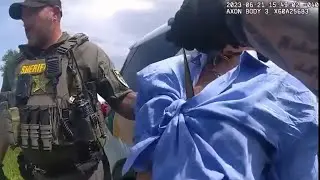 Полицейские обыскали лес после аварии и обнаружили, что подозреваемые не покидали автомобиль.