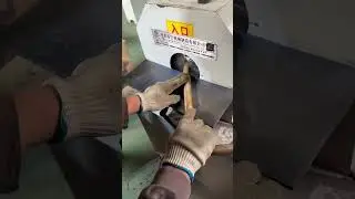 Polishing and grinding of weld seams on welded pipe bends