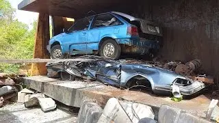 Car crusher crushing cars 27