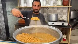 Ливанский завтрак в ресторане Khalil Saida: фул, хумус и фаттех