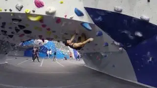 Solid roof boulder, Earth Treks Crystal City, V7