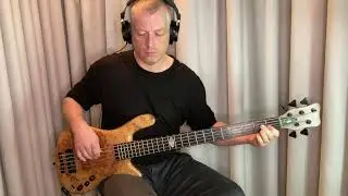 JIŘÍ KORN - Miss Moscow - Bass cover