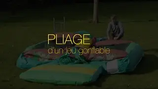 Pliage d'un jeu gonflable