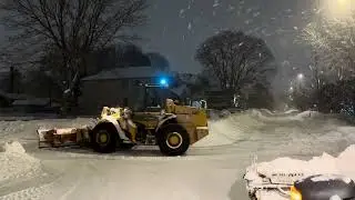 621C Case loader plowing 40cm of snow in residential streets