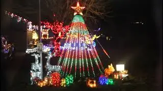 🎄✨ Santa&rsquo;s Coming to Town &ndash; Phineas and Ferb  -  2025 Mega Tree Light Show ✨🎄 