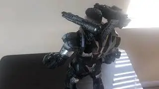 Hot Toys War Machine Punisher w/ Netflix Punisher Head Sculpt