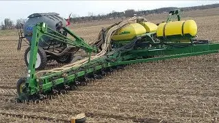John Deere 1770nt - Corn on Corn Strip-till Planting 2018